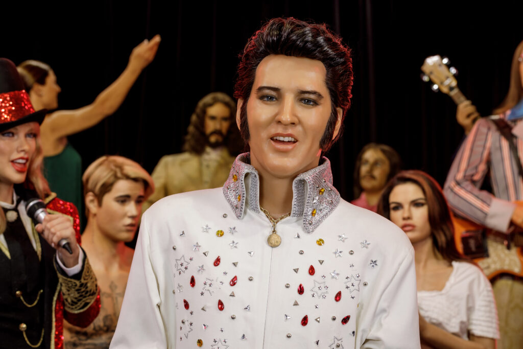 Cómo es la figura de cera de Elvis Presley en el Museo de Cera de Madrid